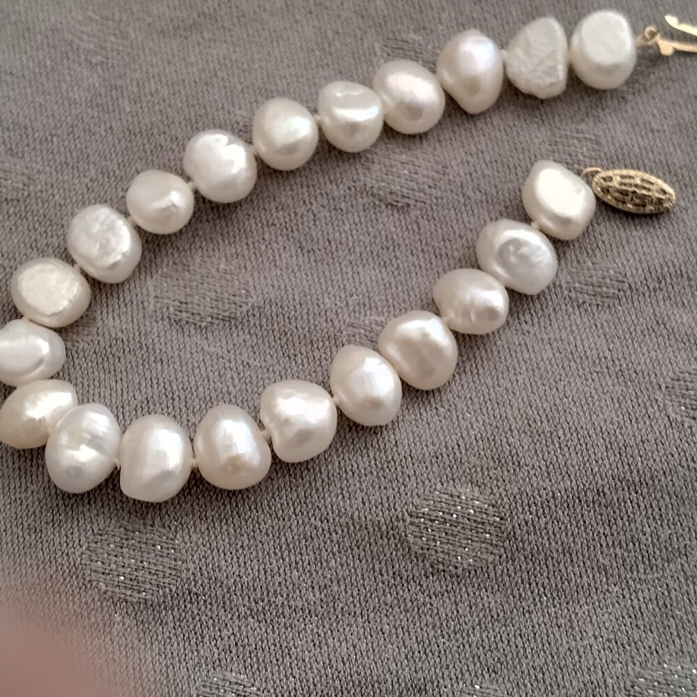 Genuine baroque pearl bracelet, 7", gold clasp, excellent condition